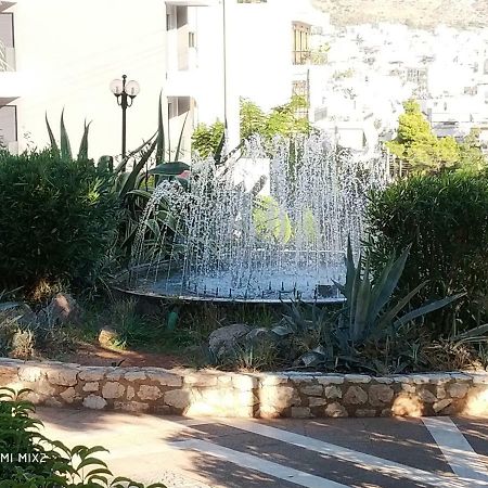 Beautiful House In Alimos Near To The Beach And Metro Atenas Exterior foto