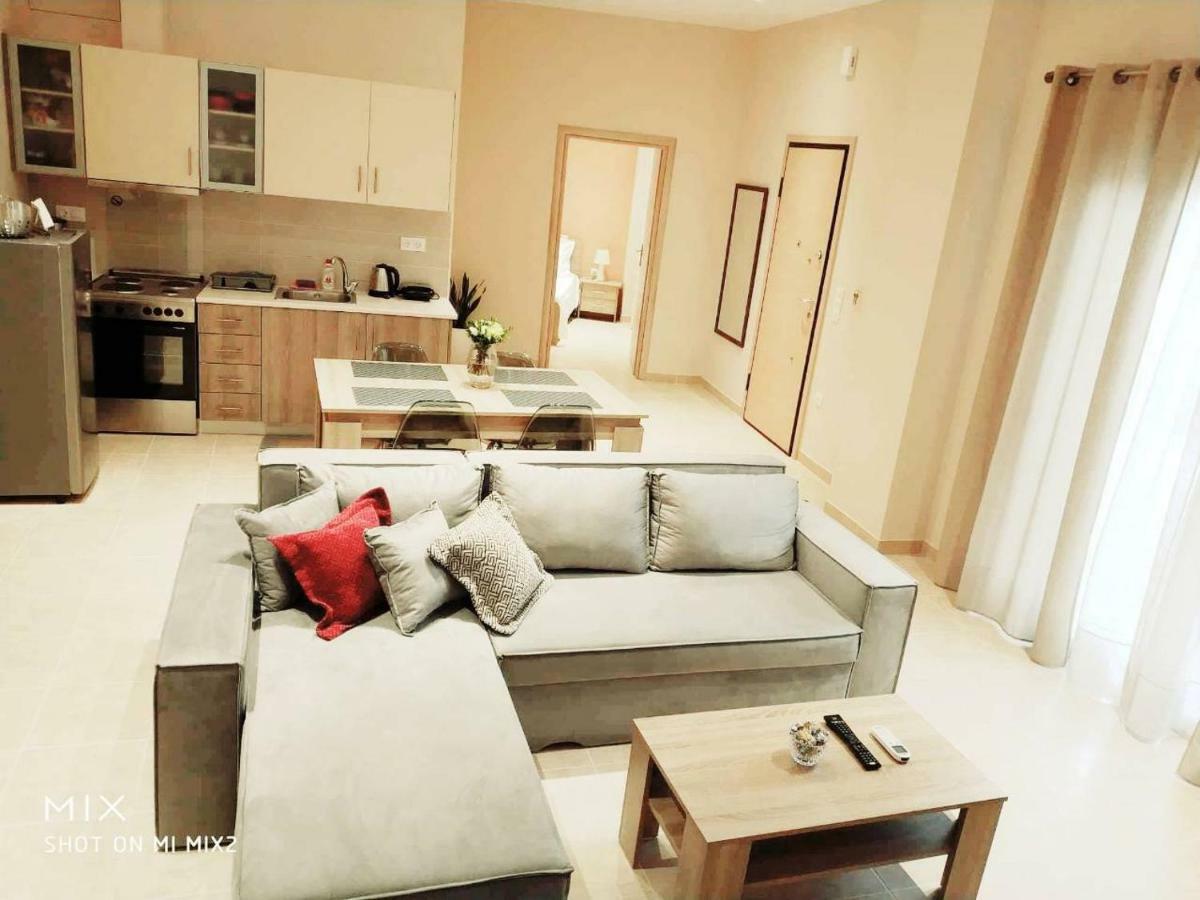 Beautiful House In Alimos Near To The Beach And Metro Atenas Exterior foto