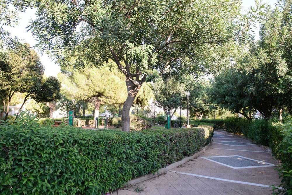 Beautiful House In Alimos Near To The Beach And Metro Atenas Exterior foto