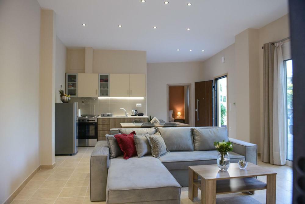 Beautiful House In Alimos Near To The Beach And Metro Atenas Exterior foto