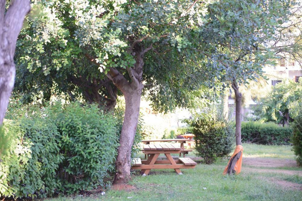 Beautiful House In Alimos Near To The Beach And Metro Atenas Exterior foto