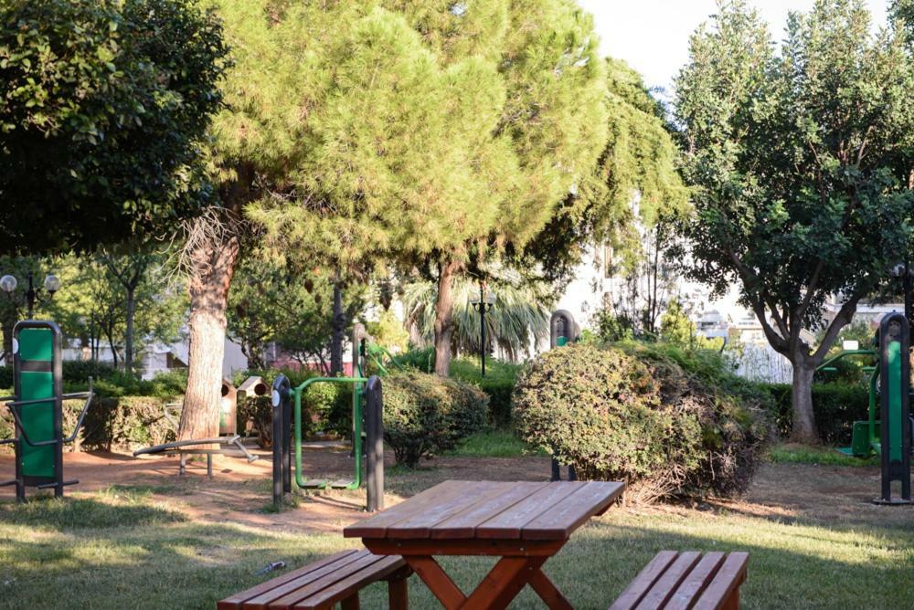 Beautiful House In Alimos Near To The Beach And Metro Atenas Exterior foto