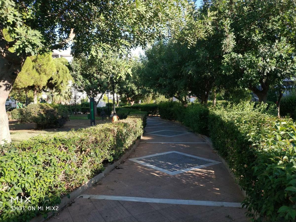 Beautiful House In Alimos Near To The Beach And Metro Atenas Exterior foto