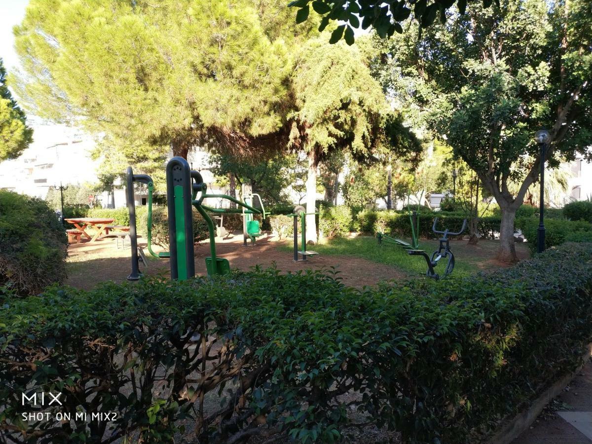 Beautiful House In Alimos Near To The Beach And Metro Atenas Exterior foto