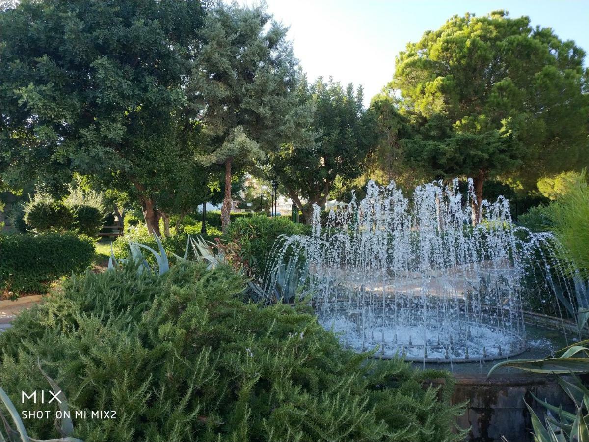 Beautiful House In Alimos Near To The Beach And Metro Atenas Exterior foto